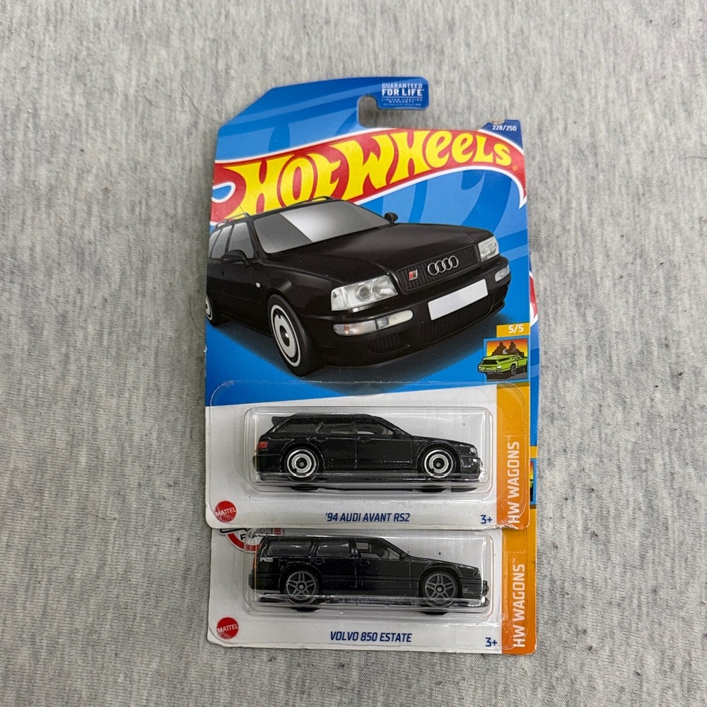 Hot Wheels Black '94 Audi Avant RS2 Die-Cast Car - Collectible Toy